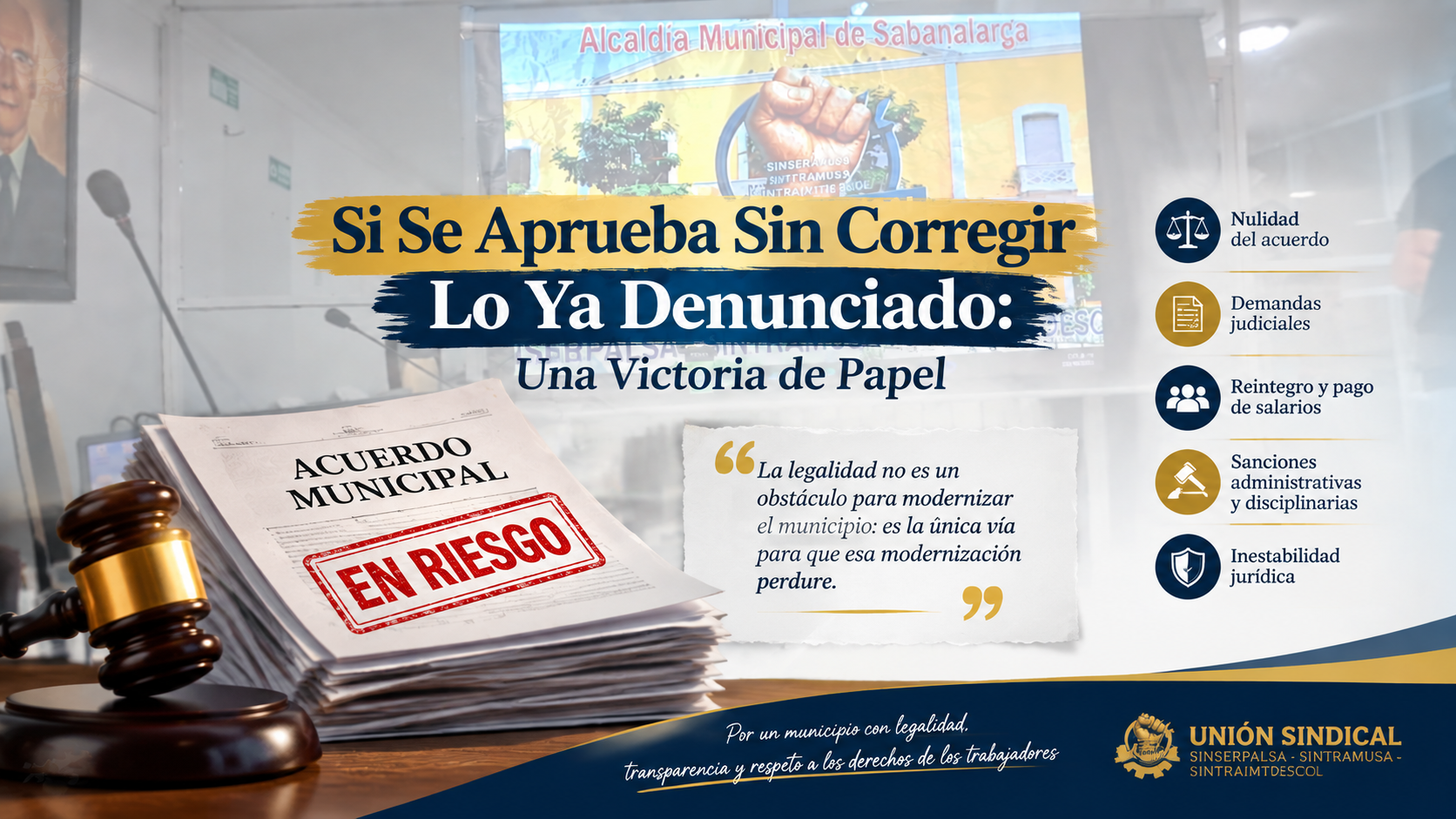 Mesa con martillo y documentos, cartel “Acuerdo Municipal” y texto legal sobre corrupción y sanciones.
